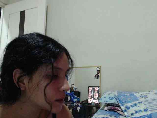 AlinaWoolf webcam