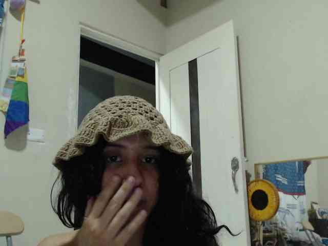 AlinaWoolf webcam