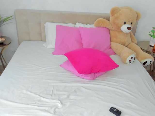 SuaveGia live cam on BongaCams