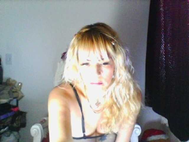 harlyqueen1 live cam on BongaCams