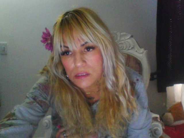 harlyqueen1 live webcam show