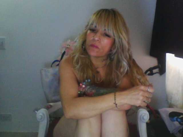 harlyqueen1 live webcam show