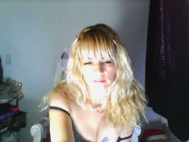 harlyqueen1 live cam on BongaCams