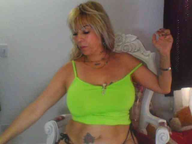 harlyqueen1 webcam