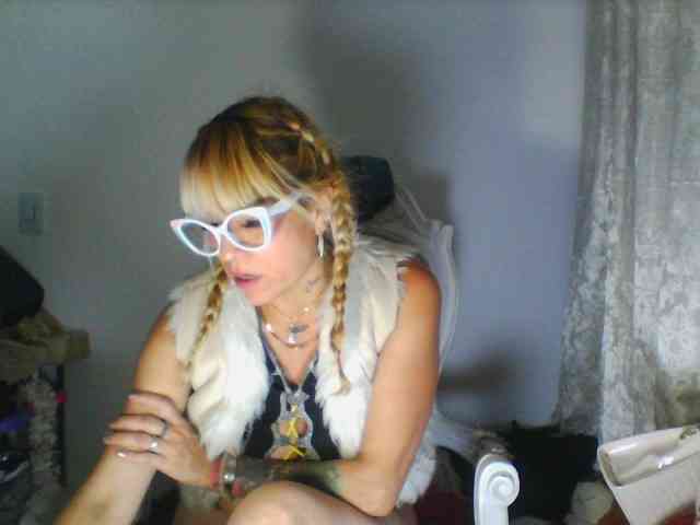harlyqueen1 webcam