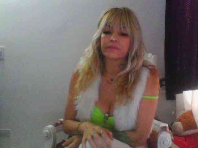 harlyqueen1 webcam