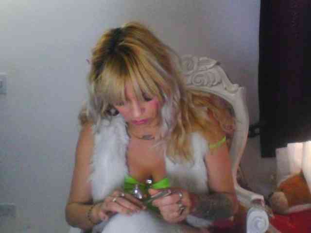 harlyqueen1 webcam