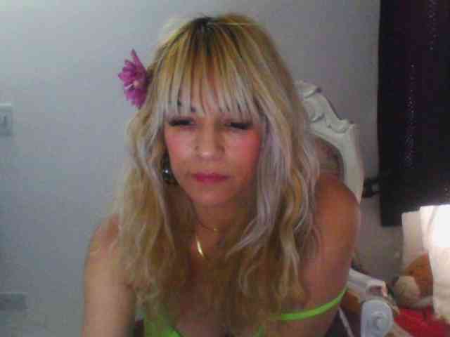 harlyqueen1 webcam