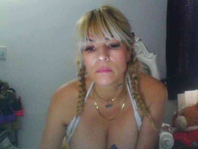 harlyqueen1 webcam