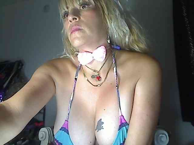 harlyqueen1 webcam