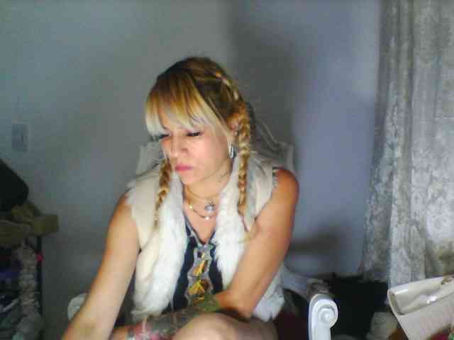 harlyqueen1 webcam