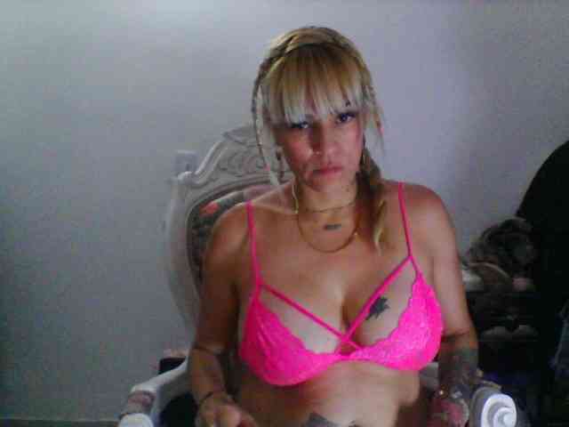 harlyqueen1 webcam