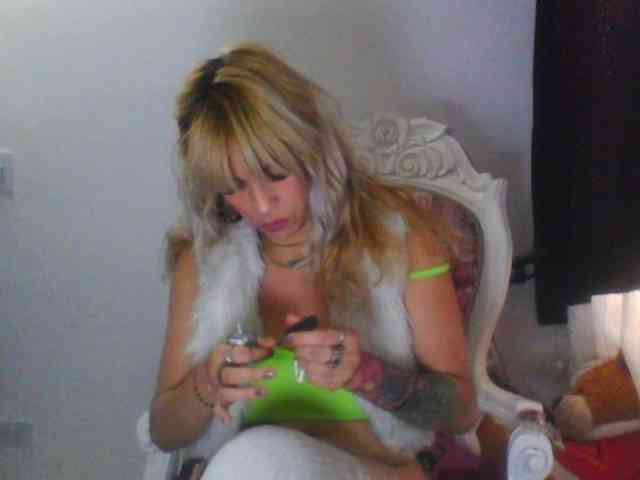 harlyqueen1 webcam