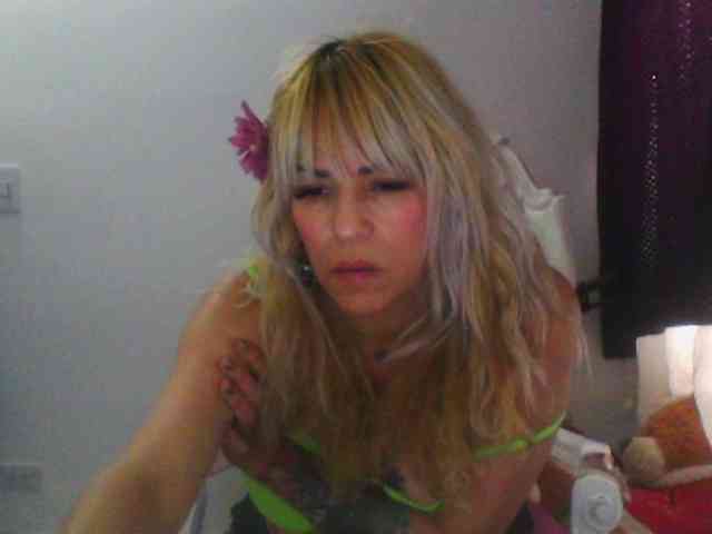 harlyqueen1 webcam