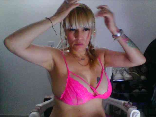 harlyqueen1 webcam