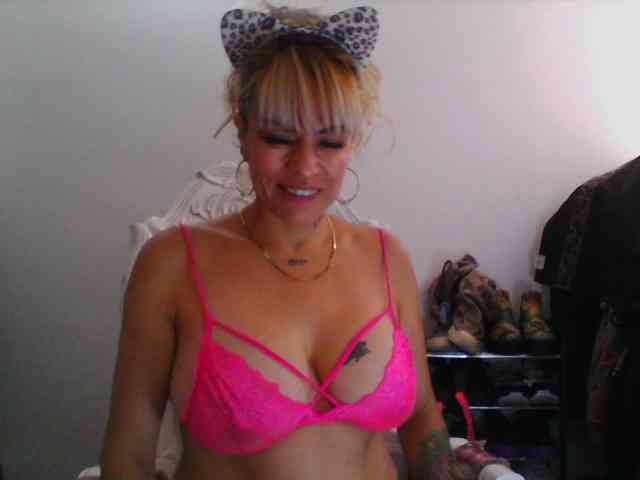harlyqueen1 webcam