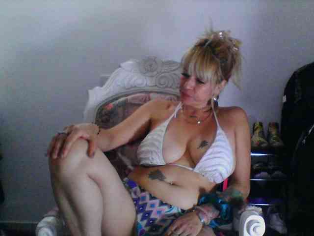 harlyqueen1 webcam