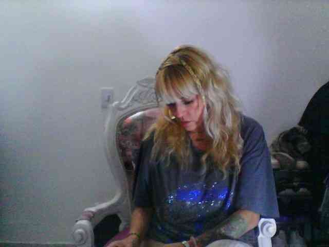 harlyqueen1 webcam