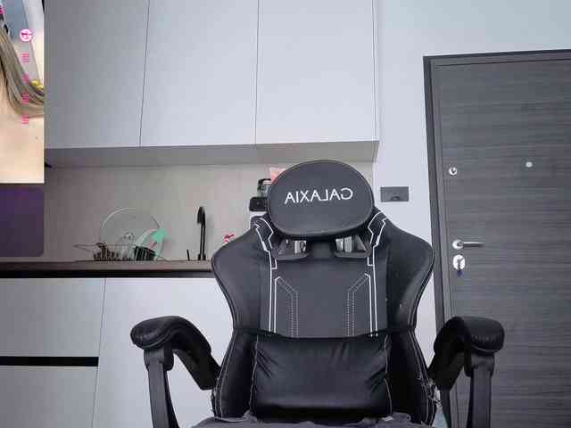 Megan-Ros webcam