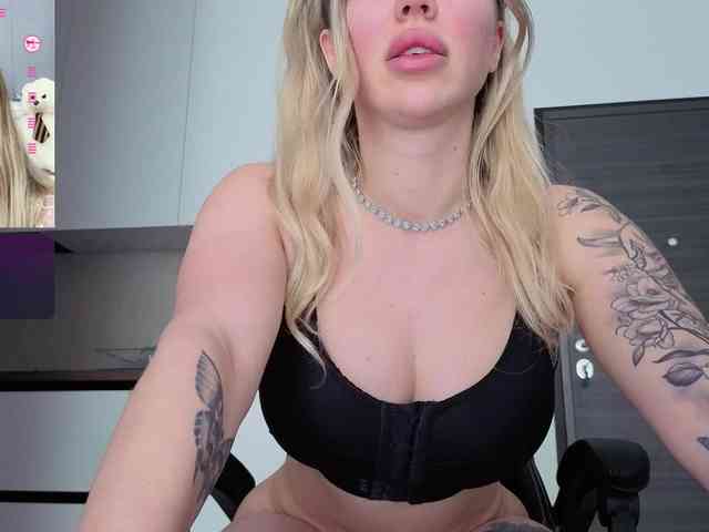 Megan-Ros webcam