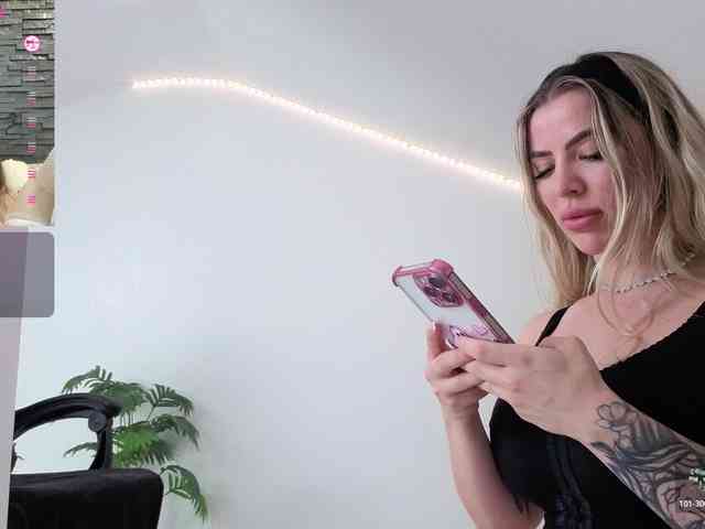 Megan-Ros webcam