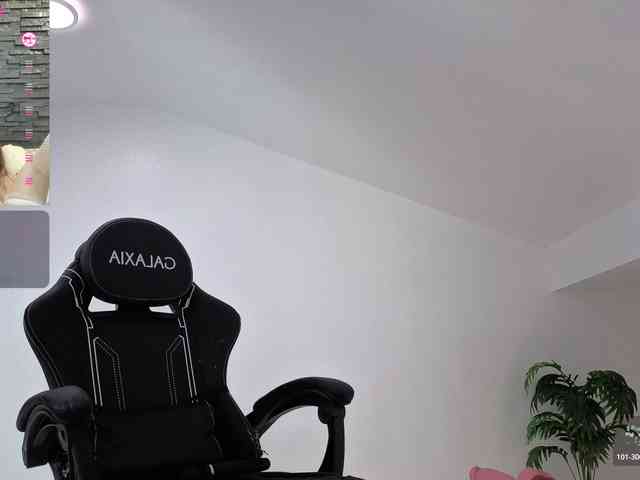 Megan-Ros webcam
