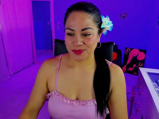 SkaterGal live cam on BongaCams