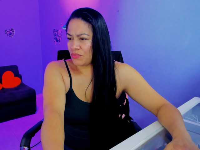 SkaterGal, en directo ahora en BongaCams