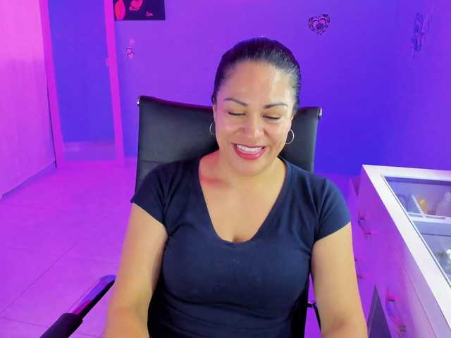 SkaterGal live cam on BongaCams