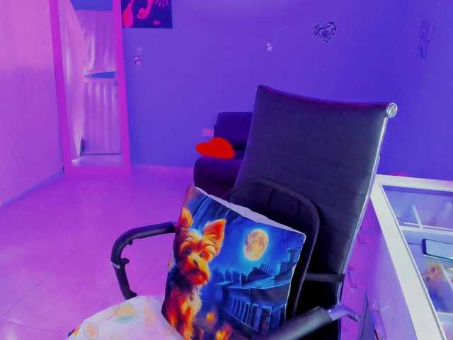 SkaterGal live webcam show