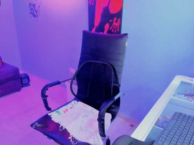 SkaterGal live cam on BongaCams