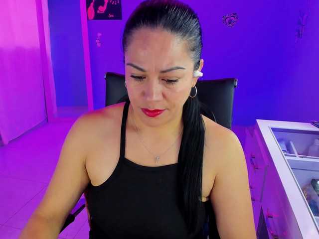 SkaterGal live cam on BongaCams