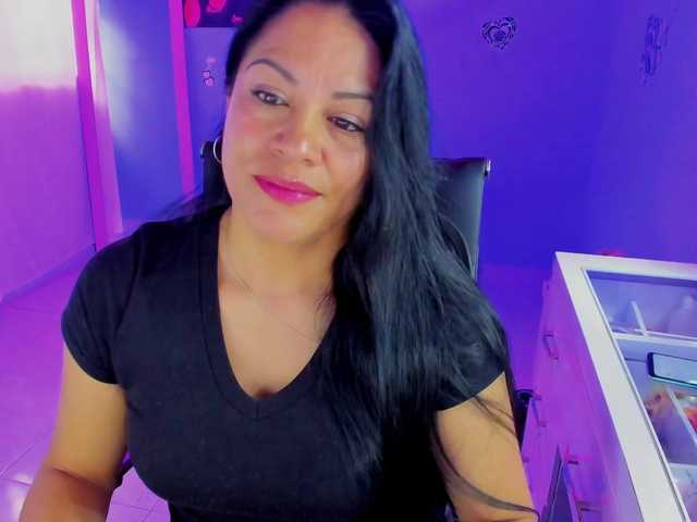 SkaterGal live webcam show