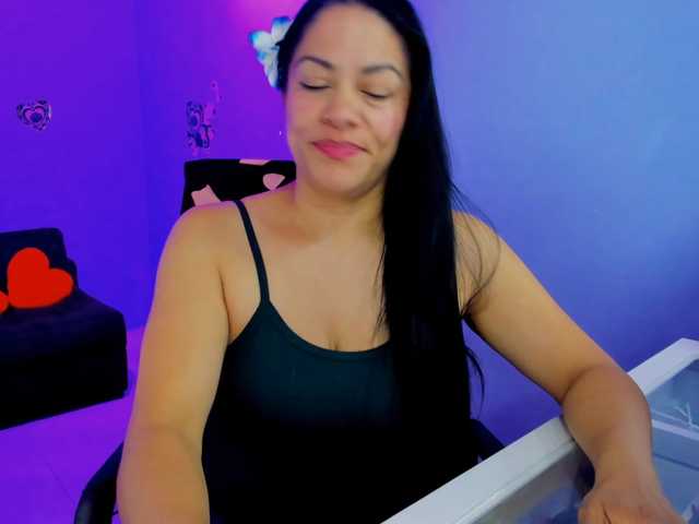 SkaterGal, live now on BongaCams