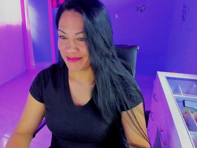 SkaterGal live webcam show