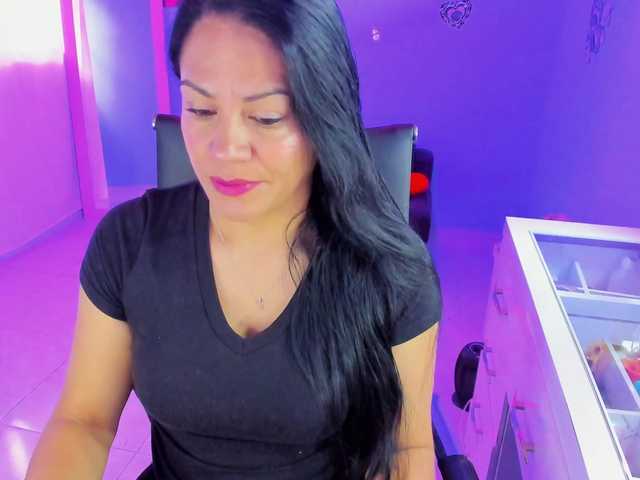 SkaterGal live webcam show