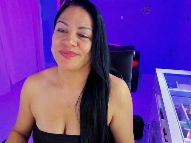 SkaterGal live webcam show