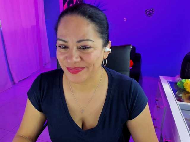 SkaterGal live cam on BongaCams