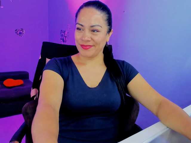 SkaterGal live cam on BongaCams