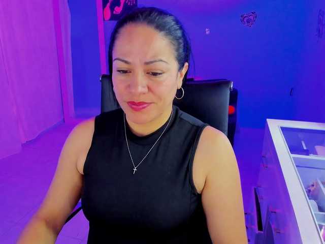 SkaterGal live cam on BongaCams