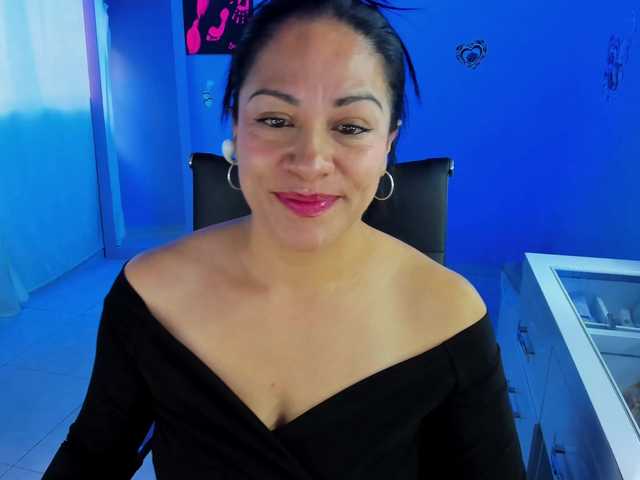 SkaterGal live cam on BongaCams