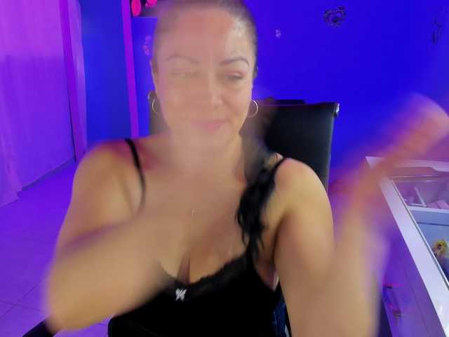 SkaterGal live cam on BongaCams