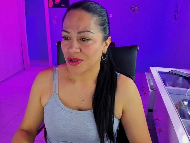 SkaterGal live cam on BongaCams