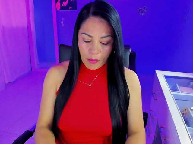 SkaterGal live webcam show