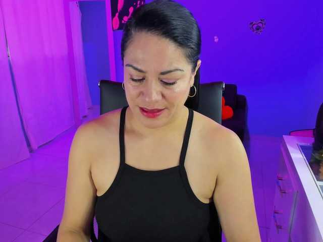 SkaterGal live cam on BongaCams