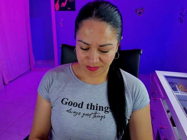 SkaterGal live cam on BongaCams