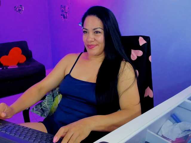 SkaterGal live cam on BongaCams
