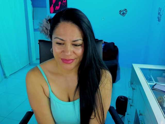 SkaterGal live webcam show