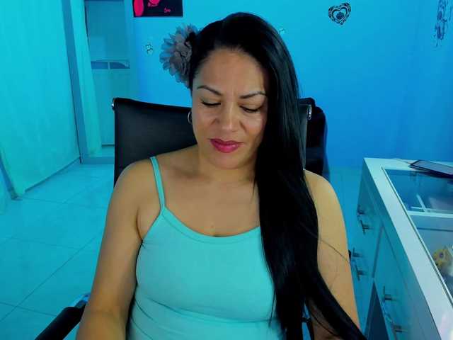 SkaterGal live webcam show