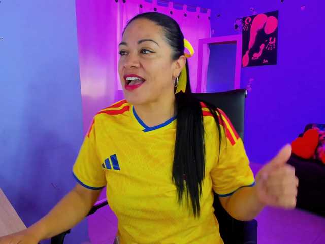 SkaterGal live cam on BongaCams
